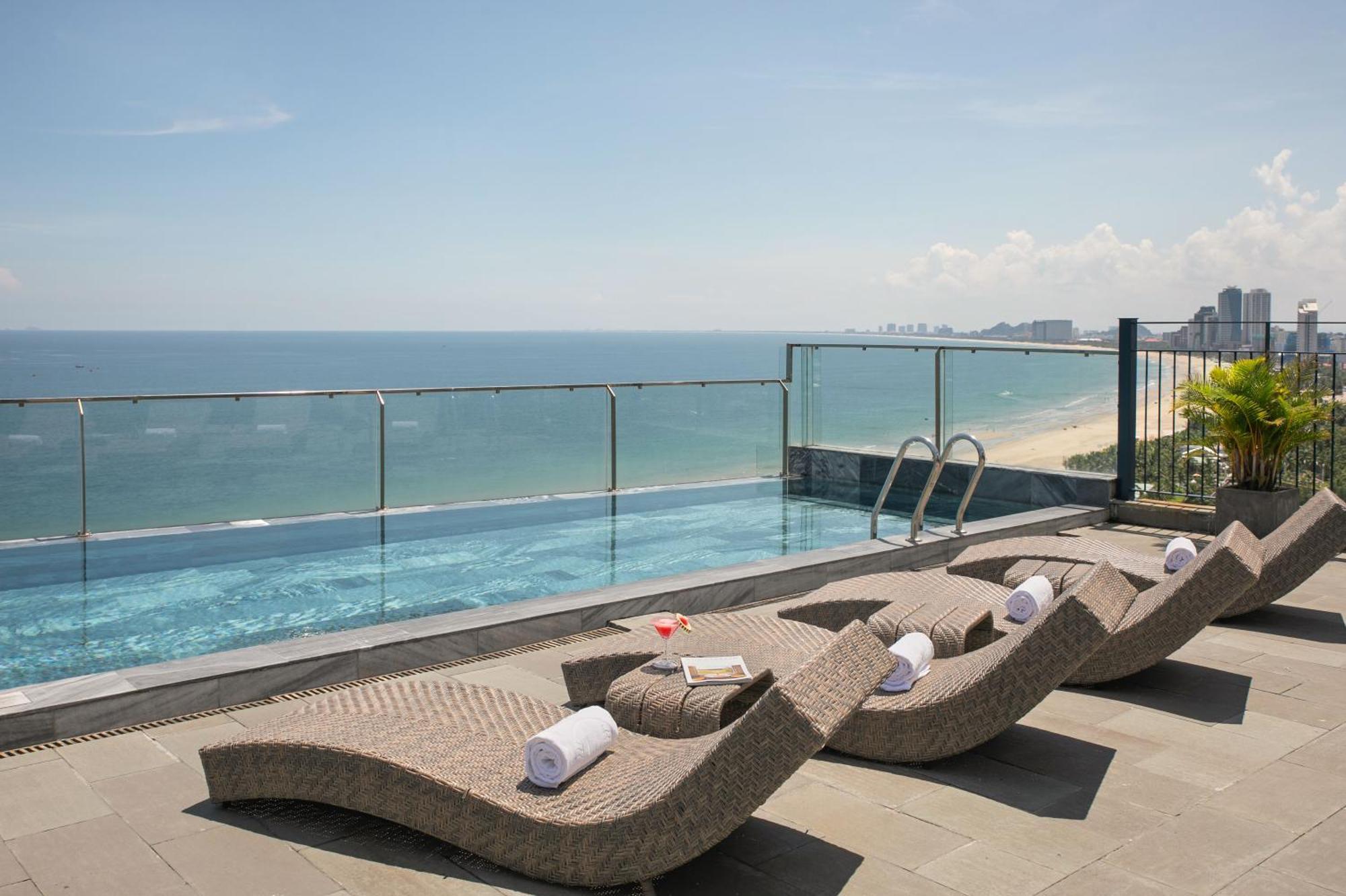 Mangata Beachfront Hotel - Rooftop Bar Sea View Da Nang Luaran gambar