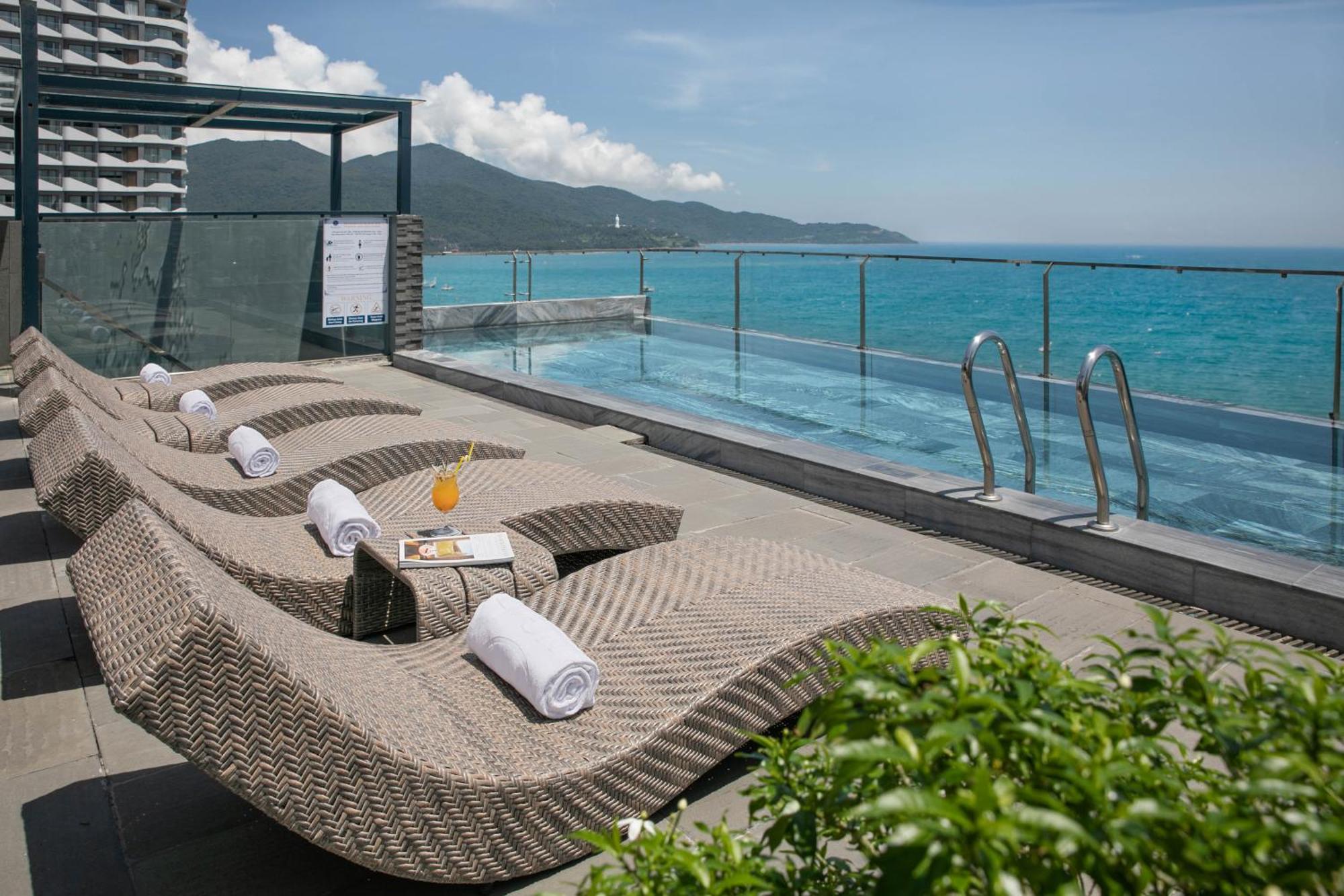 Mangata Beachfront Hotel - Rooftop Bar Sea View Da Nang Luaran gambar